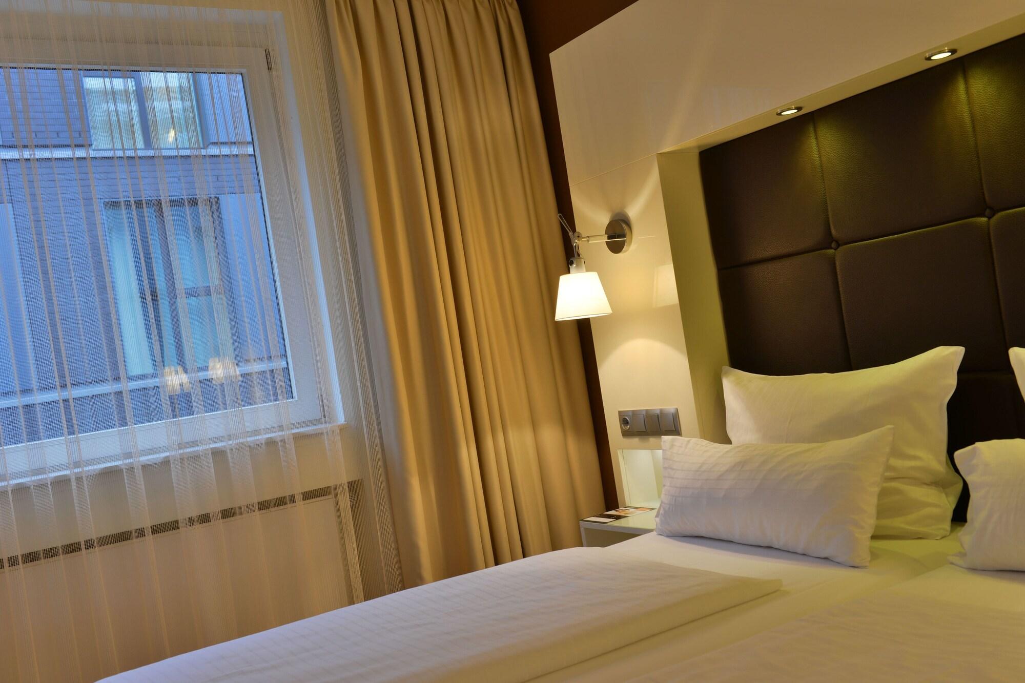 Hotel Santo Cologne Exterior photo